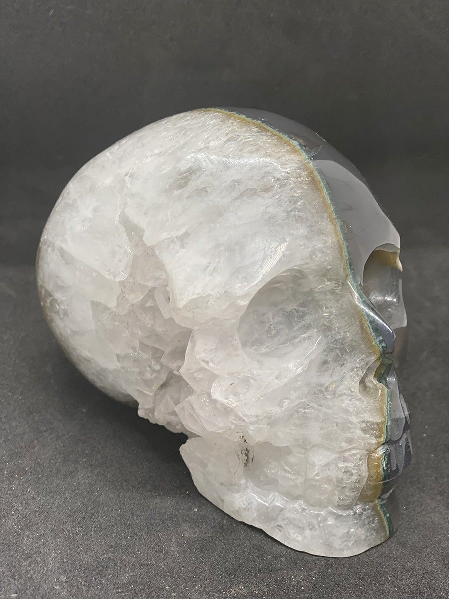 Crâne cristal de roche et agate verte
